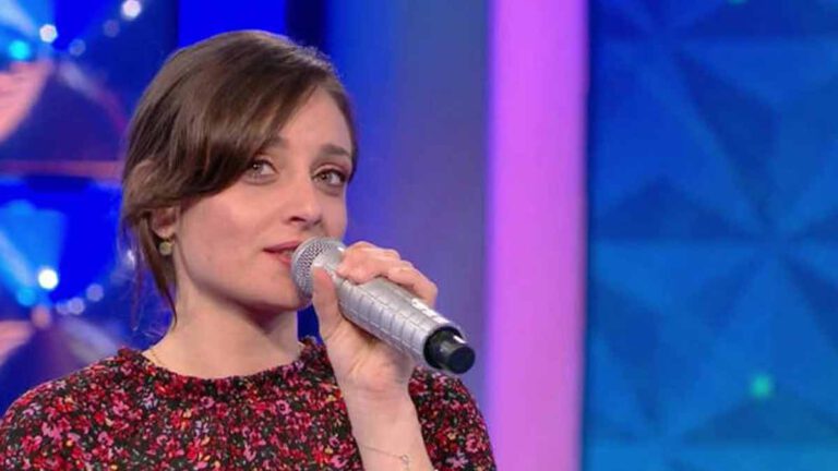 N’oubliez pas les paroles  Nagui accuse le coup d’un candidat, la maestro Charlotte évincée sur France 2 